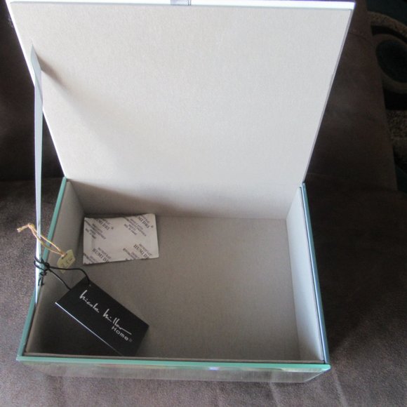 Nicole Miller Blue Agate Jewelry, Keepsake Box. - Picture 3 of 11